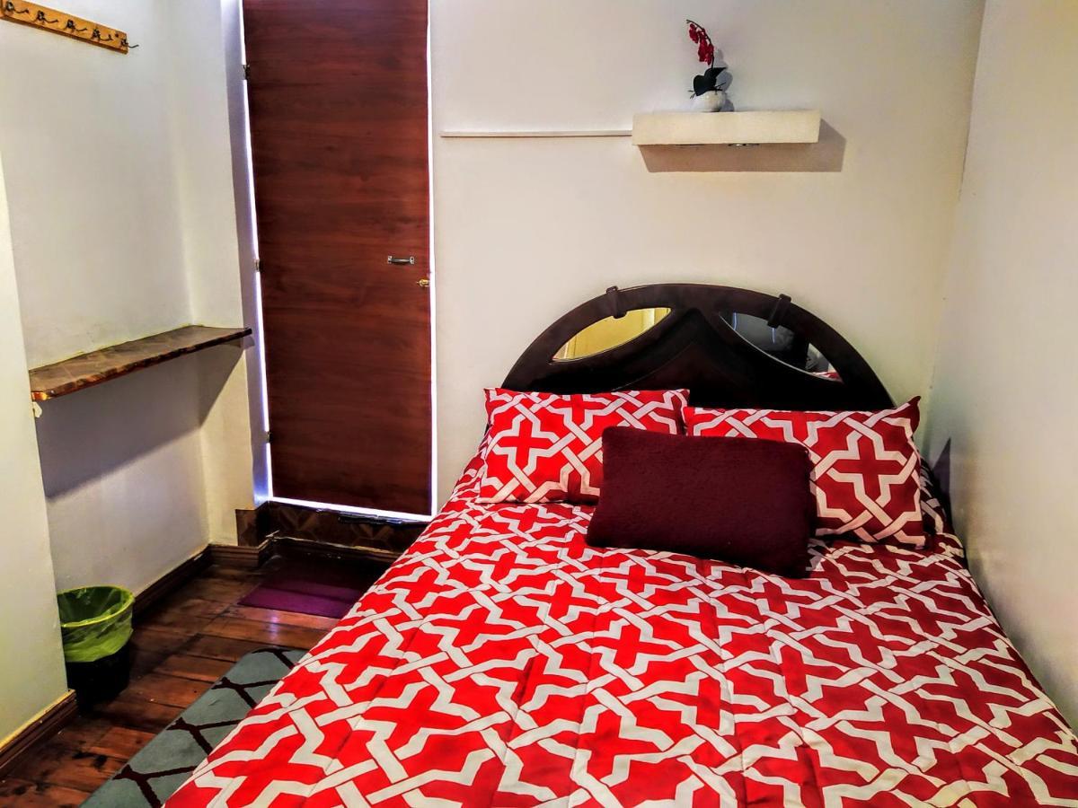 Hostal Latitud Ecuem Кіто Екстер'єр фото